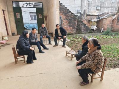 朱集镇走访监测对象 精准落实防返贫政策
