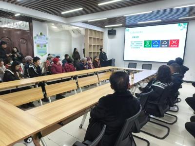 襄州城管:开展垃圾分类进村宣传活动