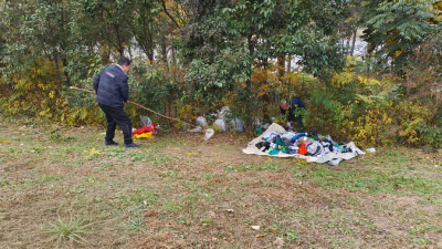 襄州：清理河道堤防垃圾 共护水清岸绿家园