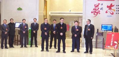 【聚焦两会】崔长领等区领导看望出席襄州区六届人大五次会议的人大代表