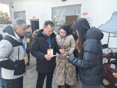 黄龙镇人大监督筑防线 暖冬安全护民生