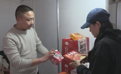 襄州年货节持续火爆 商户销量飘红年味浓