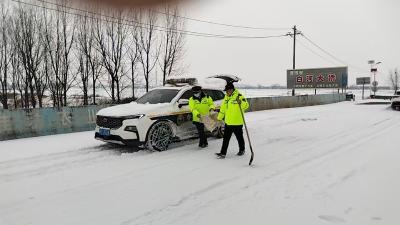   迎战风雪 守护平安——襄州交通执法大队全力筑牢道路安全防线