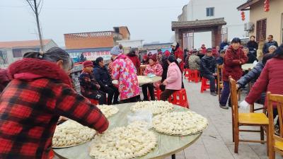 下湾村腊八活动：以“新八德”立德，以敬老餐凝心
