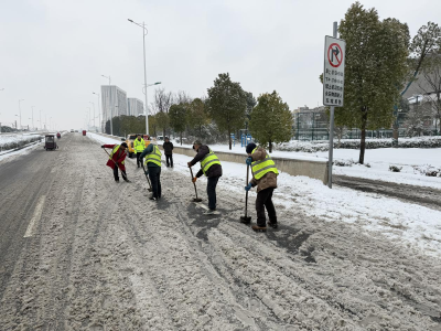 闻雪而动 向雪而行 襄州市政部门高效除雪保畅护民生