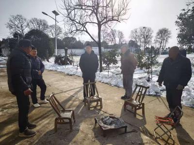 人大代表履职为民 寒冬送暖护平安