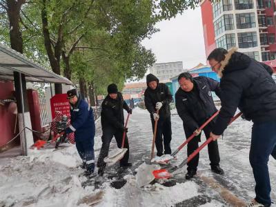 以雪为令 聚力攻坚 区住建局筑牢民生安全屏障