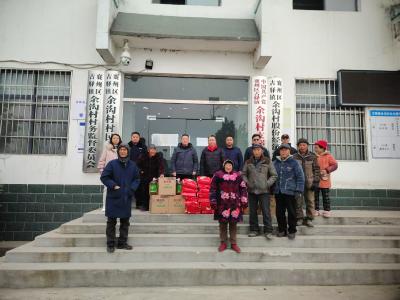 返乡能人献爱心 公益慰问暖民心