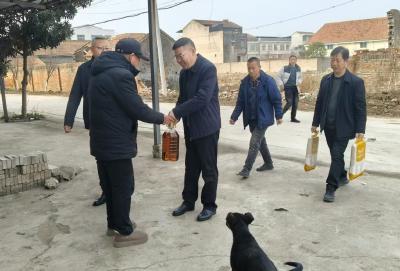 新春走访程河镇 真情慰问暖民心