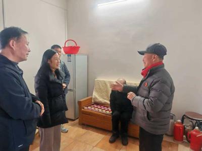 新春慰问暖民心 浓浓关怀显真情