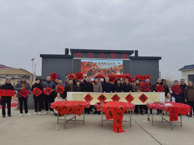 墨香润乡土 银发暖民心