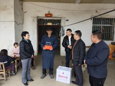 春节慰问送温暖 工会关怀助振兴