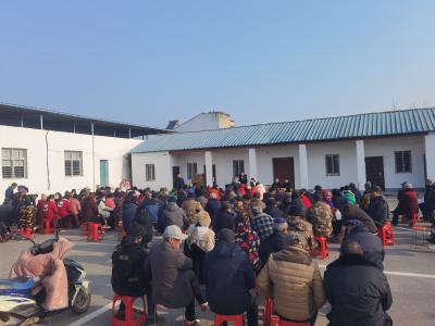节前“谈心会” 温暖群众心