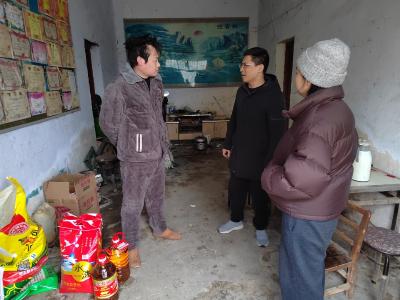 寒冬慰问暖兵心 尊崇关爱迎新春