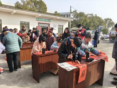 伙牌镇妇联开展“把爱带回家”寒假关爱服务活动