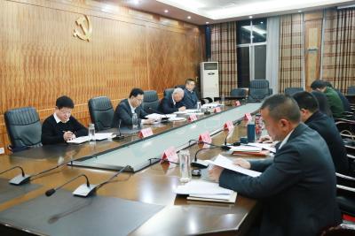 区委常委会树立和践行正确政绩观学习教育读书班开展集体研讨