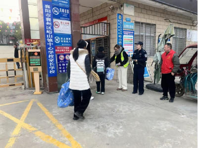 峪山镇：开学“护学岗” 青春不“毒”行