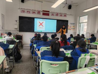 襄州五中：垃圾分一分 校园美十分