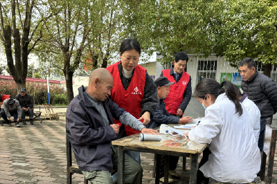 学雷锋践初心 志愿情暖福利院——伙牌镇新时代文明实践所开展敬老志愿服务