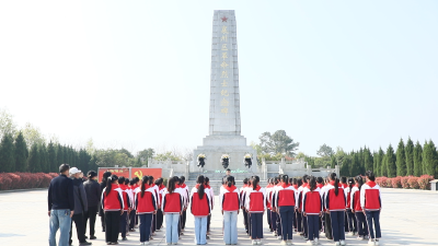 清明祭英烈 薪火永相传
