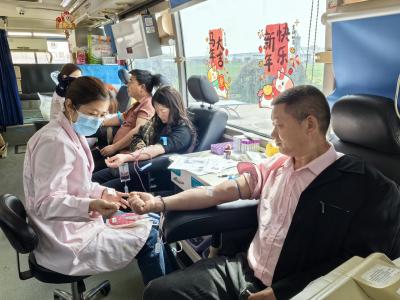  黄集镇：无偿献血传爱心 人大代表作表率