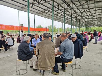桌桌浓香大碗席 爱心回馈家乡人