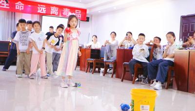 童趣学安全 欢乐过六一！朱湾社区开展公交安全亲子活动