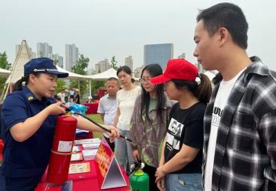 人人讲安全 个个会应急  我区举办防灾减灾宣传日活动