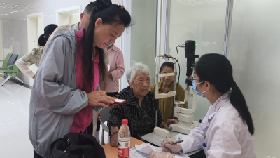 襄州区中医医院联合市六医院开展公益眼科义诊 让群众在“家门口”享专家服务