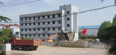 黄州区：破产5年的“僵尸船厂”被拆除
