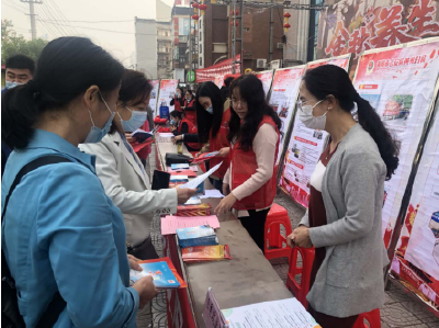 黄州区开展民法典集中宣传咨询活动