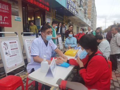 黄州区妇幼保健院开展“我们的节日·中秋”健康义诊活动
