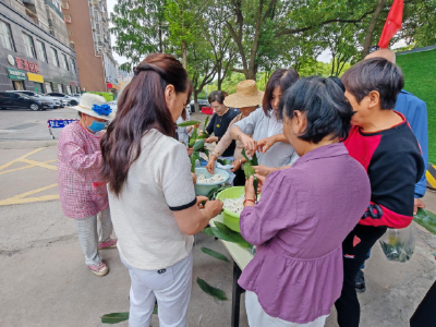 东湖街道虹桥社区开展端午节包粽子活动