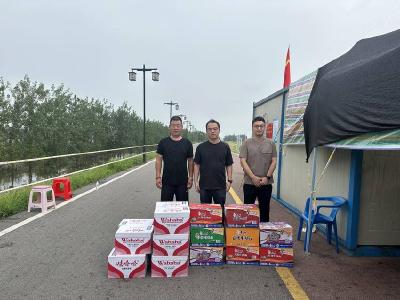 黄州区审计局慰问潘家湾社区一线防汛工作人员