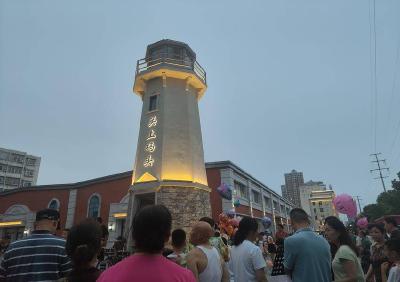 黄州区建新社区夜市大集点亮居民夜生活