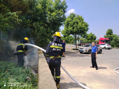 执法途中遇火情 及时出手化险情