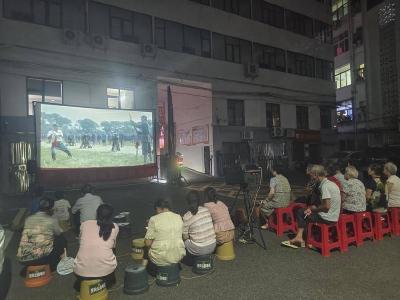 黄州区一字门社区开展爱国主义教育观映活动