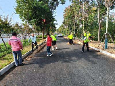 黄州区公路事业发展中心开展路域环境专项整治活动