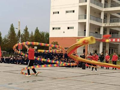 黄州区桐梓岗社区开展“弘扬传统文化 传承空竹非遗”进校园活动