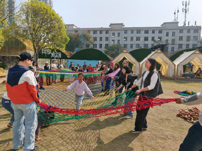 黄州区建新社区组织未成年开展秋季户外拓展活动