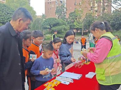 垃圾分类我们有一“套”——黄州区赤壁街道二机社区开展垃圾分类趣味科普活动