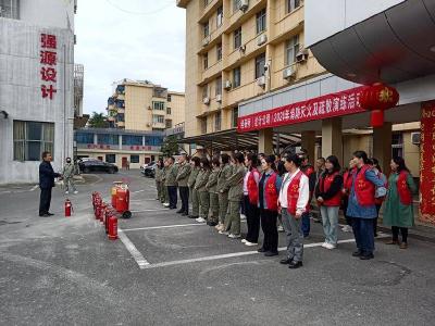 黄州区赤壁街道江北社区开展社企联合消防疏散演练