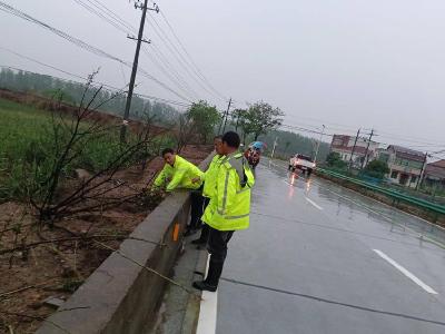 黄州区交通运输系统全力做好大风强降雨天气保通保畅工作
