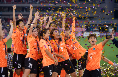 新时代铿锵玫瑰勇攀高峰——从“五连冠”到亚洲之巅，武汉女足诠释英雄城市精神特质