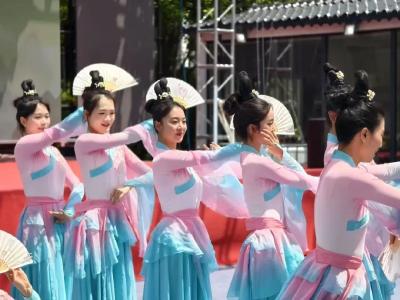 江柳摇村：文艺汇演澎湃古城激情