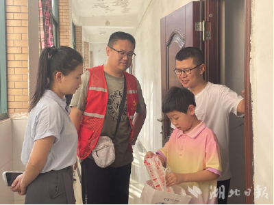 黄州区赤壁街道有线社区开展防溺水宣传活动 
