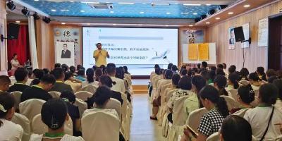 “父母课堂”让养育孩子更专业
