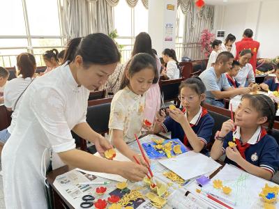 师”情画意 让爱“益”起来