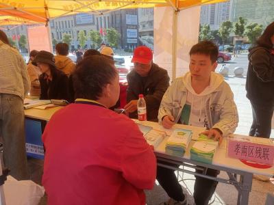 秋风送真情 援助暖民心
