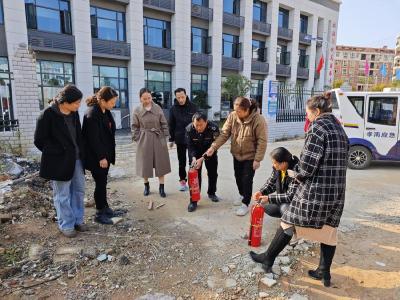 边检查 边宣传 防范“未燃”筑安全